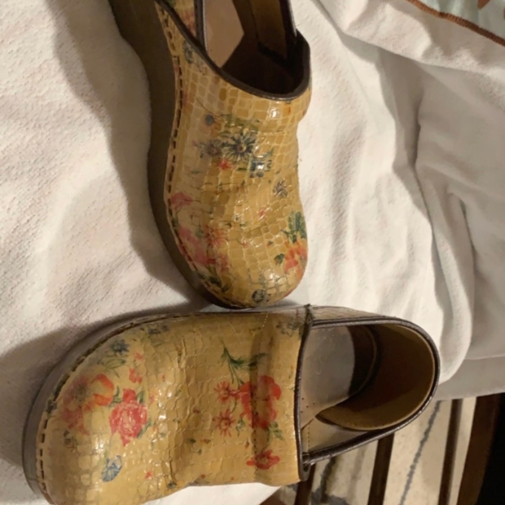 dansko work shoe